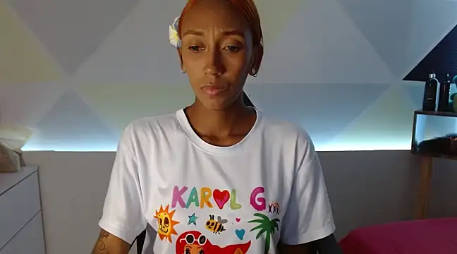 Snapshot of ZashaRomero chatting on March 12, 10:39 pm ZashaRomero online show from March 12, 10:39 pm