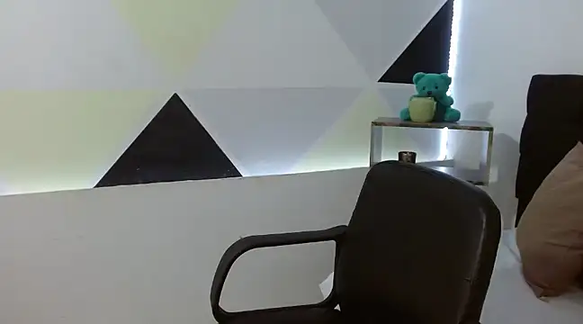 Snapshot of ZashaRomero chatting on March 21, 9:23 pm ZashaRomero online show from March 21, 9:23 pm