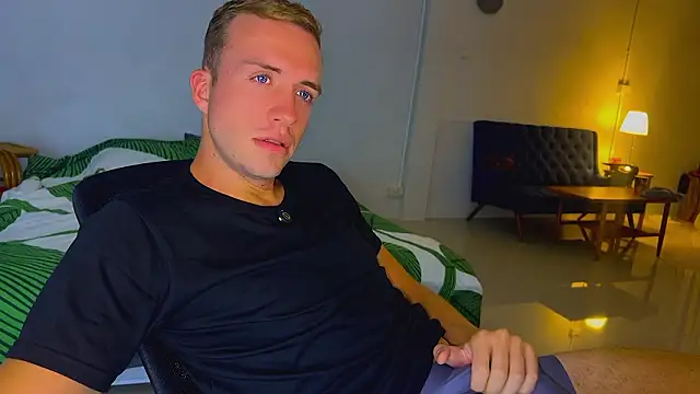 Snapshot of tommy_cumfinger chatting on February 1, 12:31 am tommy cumfinger online show from February 1, 12:31 am