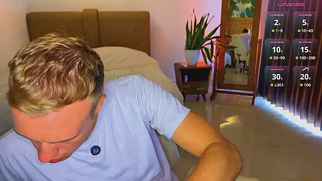 Snapshot of tommy_cumfinger chatting on February 17, 8:11 am tommy cumfinger online show from February 17, 8:11 am