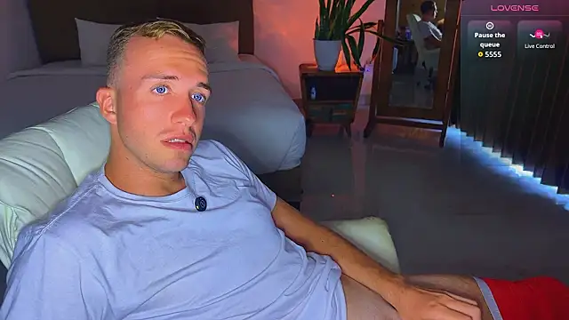 Snapshot of tommy_cumfinger chatting on February 22, 6:13 am tommy cumfinger online show from February 22, 6:13 am