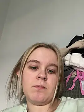 Snapshot of princess_blondex chatting on February 27, 4:32 pm princess blondex online show from February 27, 4:32 pm