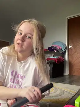Snapshot of princess_blondex chatting on March 6, 3:56 pm princess blondex online show from March 6, 3:56 pm
