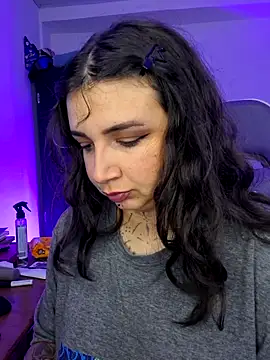 Snapshot of Aria_Bennett21 chatting on June 11, 3:15 am Aria Bennett21 online show from June 11, 3:15 am