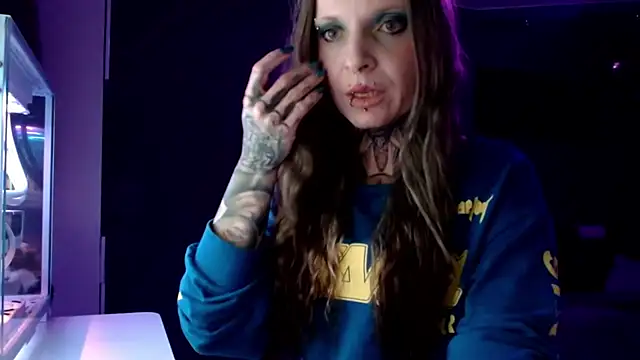 Snapshot of InesGold chatting on January 28, 6:28 pm InesGold online show from January 28, 6:28 pm