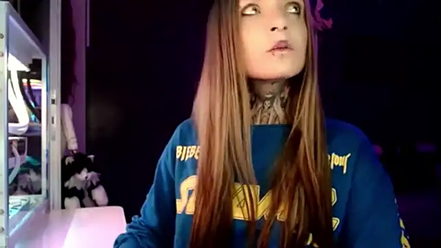 Snapshot of InesGold chatting on February 19, 9:14 pm InesGold online show from February 19, 9:14 pm