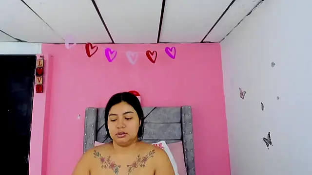 Snapshot of LaylaHolmes chatting on April 20, 11:35 am LaylaHolmes online show from April 20, 11:35 am