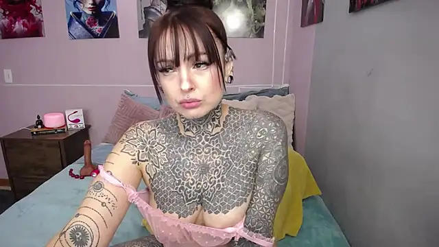 LolaRouse online show from January 12, 8:47 pm