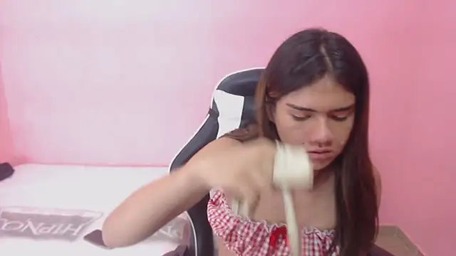 DEMI LEED online show from February 4, 11:38 am