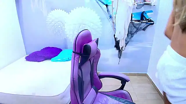 DEMI LEED online show from October 23, 2:16 pm