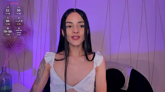 Snapshot of HannahJamesX chatting on February 3, 6:40 am HannahJamesX online show from February 3, 6:40 am