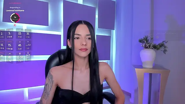 Snapshot of HannahJamesX chatting on February 4, 3:34 am HannahJamesX online show from February 4, 3:34 am