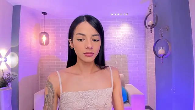 Snapshot of HannahJamesX chatting on February 20, 1:11 pm HannahJamesX online show from February 20, 1:11 pm