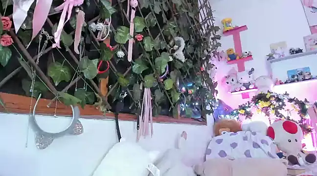 LunaDeCristall online show from December 4, 9:46 pm