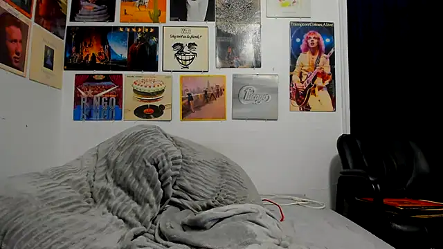 cloudyystar666 online show from November 25, 6:24 am