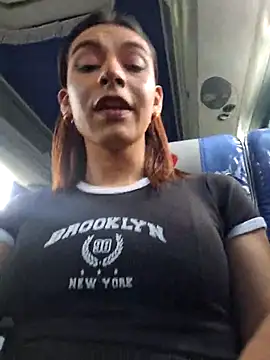 Snapshot of Maiskeen_Zamara chatting on December 21, 5:07 pm Maiskeen Zamara online show from December 21, 5:07 pm