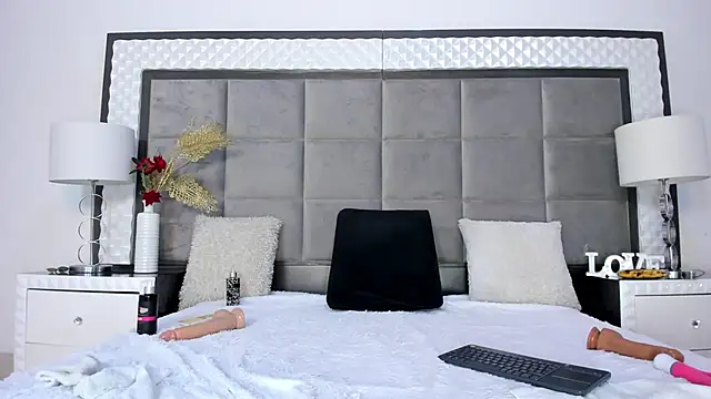 Snapshot of OliviaBurning chatting on February 2, 12:09 am OliviaBurning online show from February 2, 12:09 am