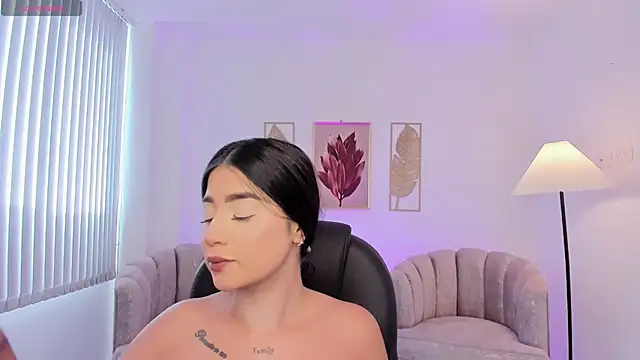 amelie jhons online show from October 17, 8:22 pm