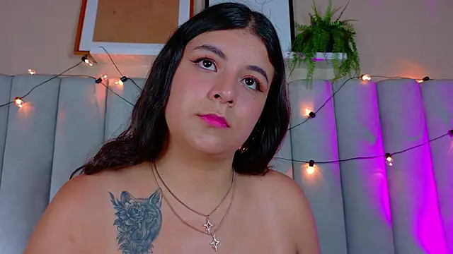 Snapshot of EngelStone chatting on November 8, 7:34 pm EngelStone online show from November 8, 7:34 pm