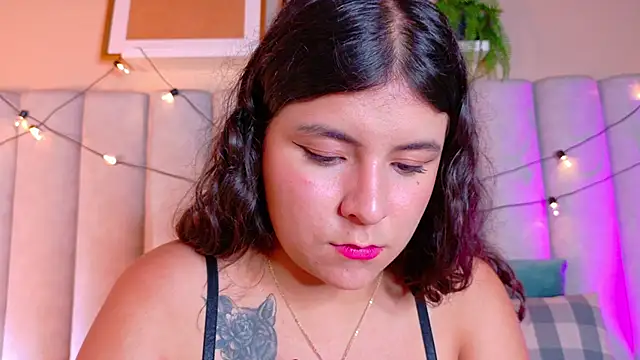 Snapshot of EngelStone chatting on November 22, 7:46 pm EngelStone online show from November 22, 7:46 pm