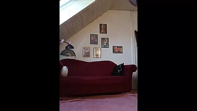 GinaBlonde online show from March 6, 8:30 am