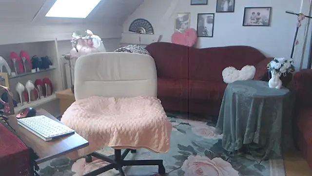 GinaBlonde online show from June 25, 8:30 am