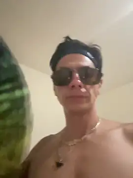 Snapshot of latino1986 chatting on February 1, 6:29 pm latino1986 online show from February 1, 6:29 pm