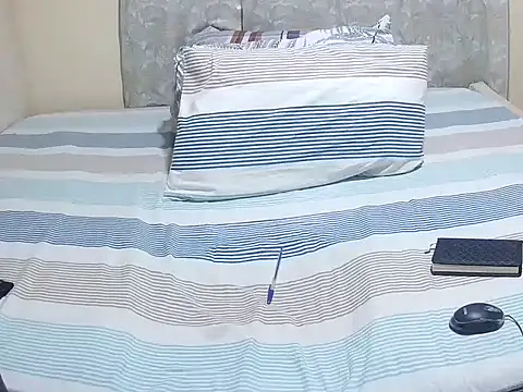 Snapshot of slender_sweet chatting on April 2, 12:03 pm slender sweet online show from April 2, 12:03 pm