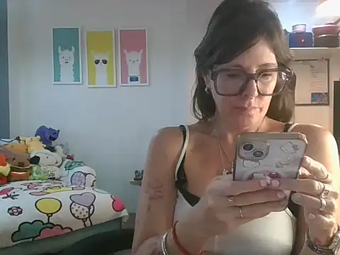 Calentandote online show from April 7, 1:00 pm