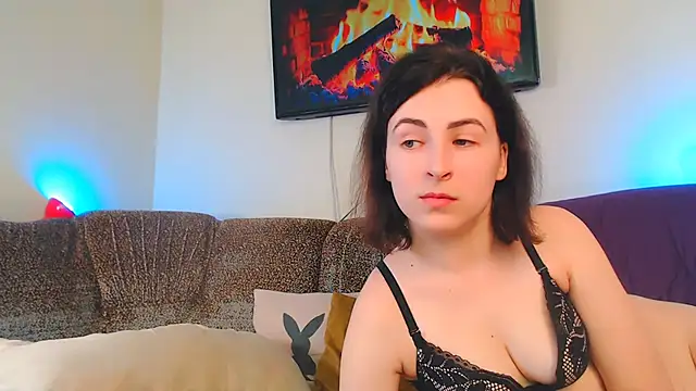 Snapshot of Caroline1995 chatting on March 9, 7:01 am Caroline1995 online show from March 9, 7:01 am