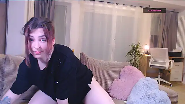 Snapshot of Caroline1995 chatting on March 18, 6:00 pm Caroline1995 online show from March 18, 6:00 pm