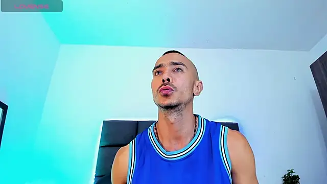 steven hott8 online show from November 16, 8:25 pm