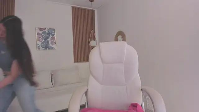 TiffanyWright online show from December 15, 1:26 pm