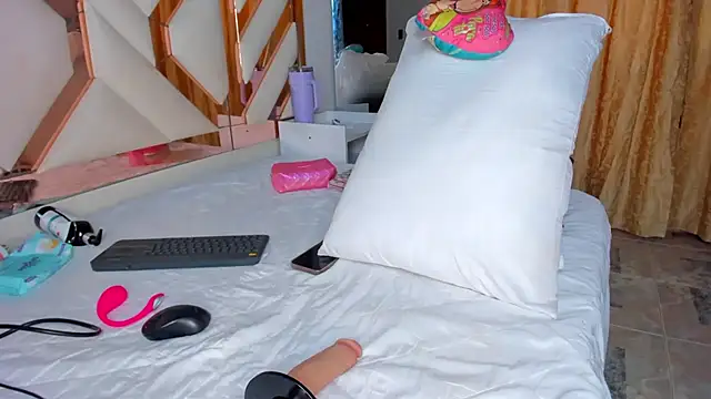 CintiaVega online show from October 3, 12:24 pm