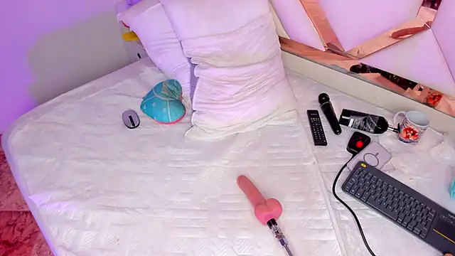 CintiaVega online show from December 3, 12:40 am