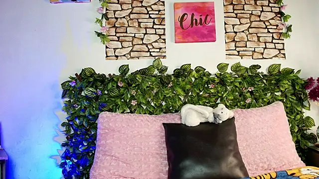 Cassie fletcher  online show from March 8, 9:40 pm