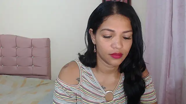 makennaa  online show from April 8, 10:26 am