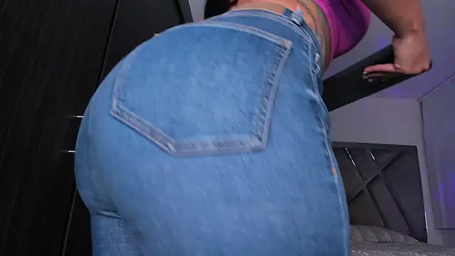 Snapshot of samaay07_ chatting on January 9, 2:01 am samaay07 online show from January 9, 2:01 am