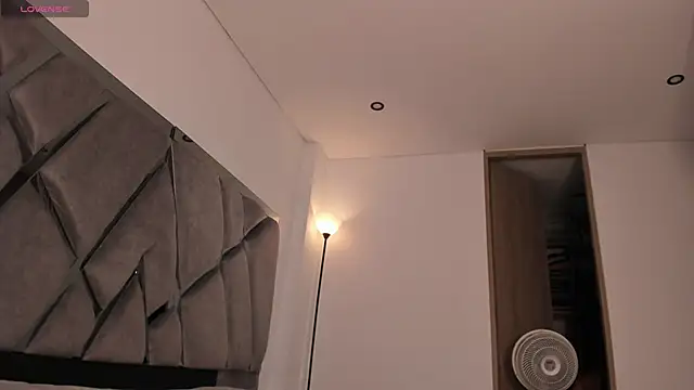 Snapshot of samaay07_ chatting on April 12, 2:05 am samaay07 online show from April 12, 2:05 am