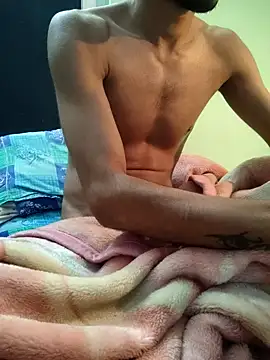 Snapshot of king_boy chatting on January 20, 7:46 pm king boy online show from January 20, 7:46 pm