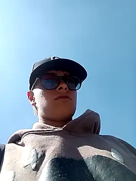 Snapshot of Cuervo_maniaco chatting on January 18, 6:21 pm Cuervo maniaco online show from January 18, 6:21 pm