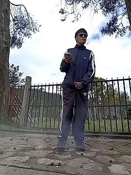 Snapshot of Cuervo_maniaco chatting on October 12, 4:17 pm Cuervo maniaco online show from October 12, 4:17 pm