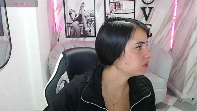 Snapshot of _samantha_b chatting on March 6, 12:52 pm samantha b online show from March 6, 12:52 pm