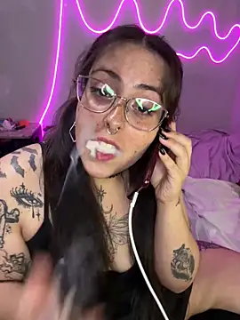Snapshot of Mizztikaa chatting on December 11, 3:02 am Mizztikaa online show from December 11, 3:02 am