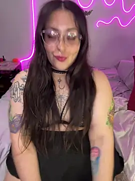 Snapshot of Mizztikaa chatting on December 15, 2:19 am Mizztikaa online show from December 15, 2:19 am