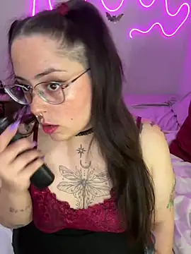 Snapshot of Mizztikaa chatting on December 30, 2:42 am Mizztikaa online show from December 30, 2:42 am