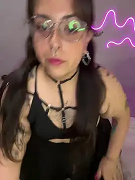 Snapshot of Mizztikaa chatting on February 4, 3:22 am Mizztikaa online show from February 4, 3:22 am