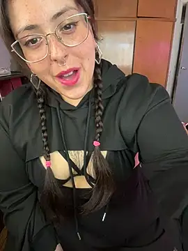 Snapshot of Mizztikaa chatting on October 13, 7:03 pm Mizztikaa online show from October 13, 7:03 pm
