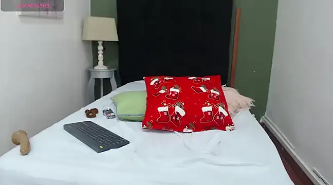 Snapshot of _angeline_love chatting on December 5, 8:22 am angeline love online show from December 5, 8:22 am