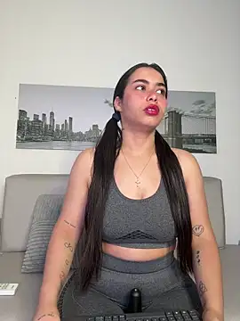 Snapshot of SophieRoyals chatting on April 22, 1:34 pm SophieRoyals online show from April 22, 1:34 pm